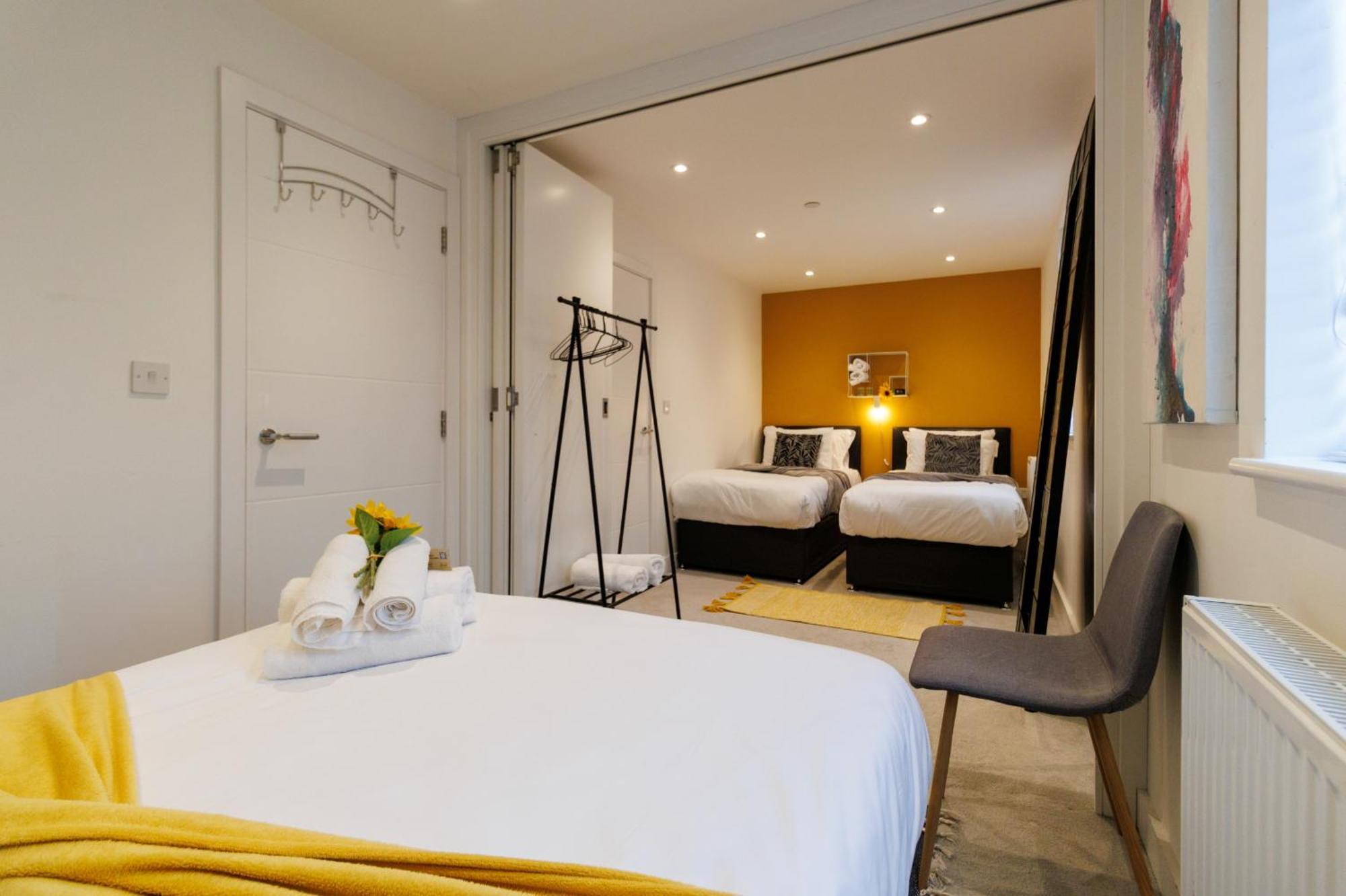 City Centre, Sleeps 7, Stunning Views & Parking, Interconnected Rooms Long Stay Work Contractor Leisure, Diamond Penthouse CBG Exterior foto